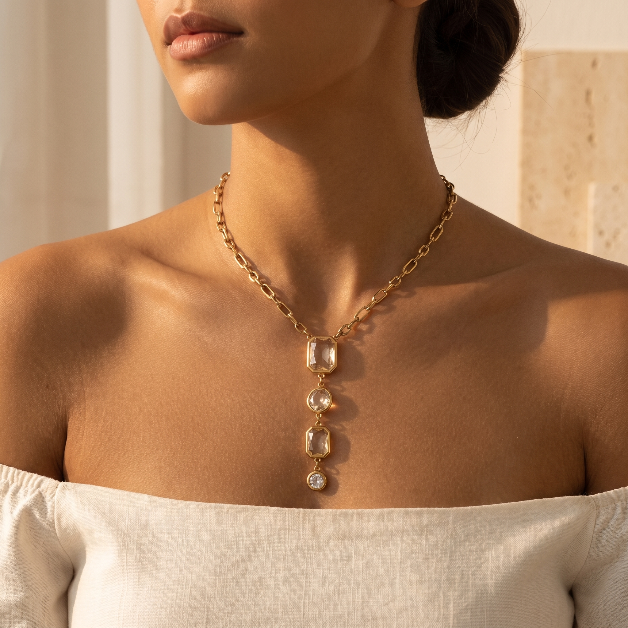 Collier Solstice Champagne porté, Maison Sveltesse