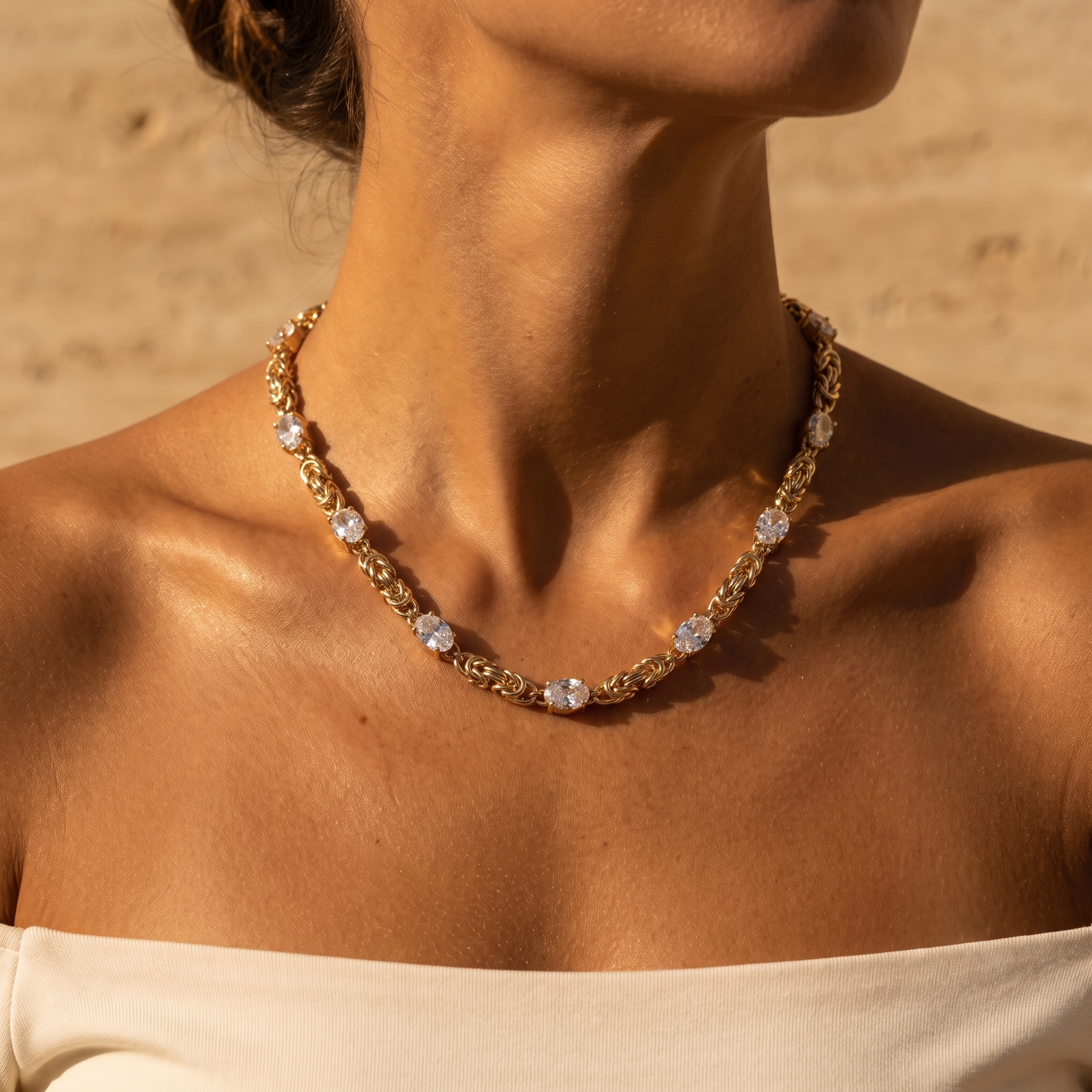 Collier Minuit porté, Maison Sveltesse