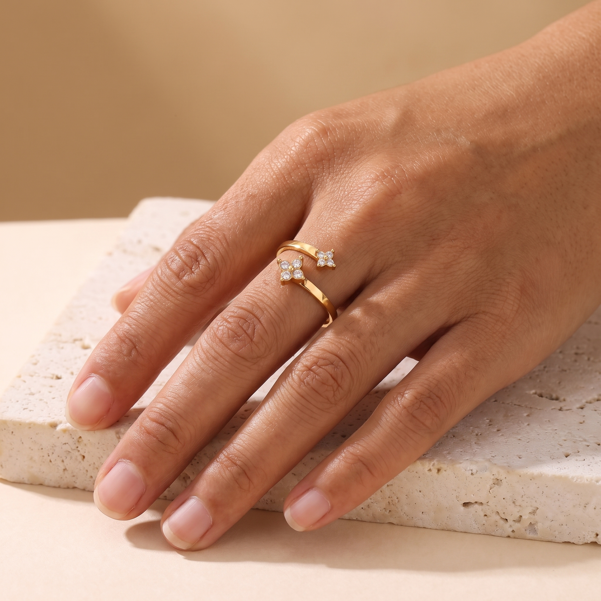 Bague Boréale portée, Maison Sveltesse