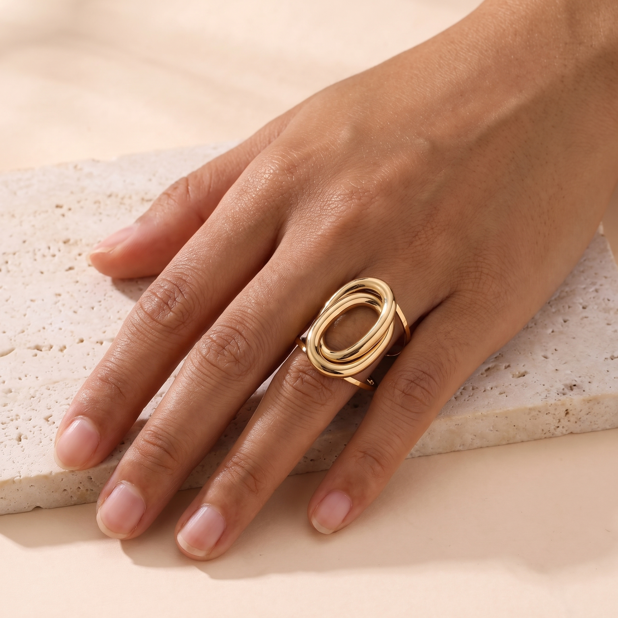 Bague Gémeaux portée, Maison Sveltesse
