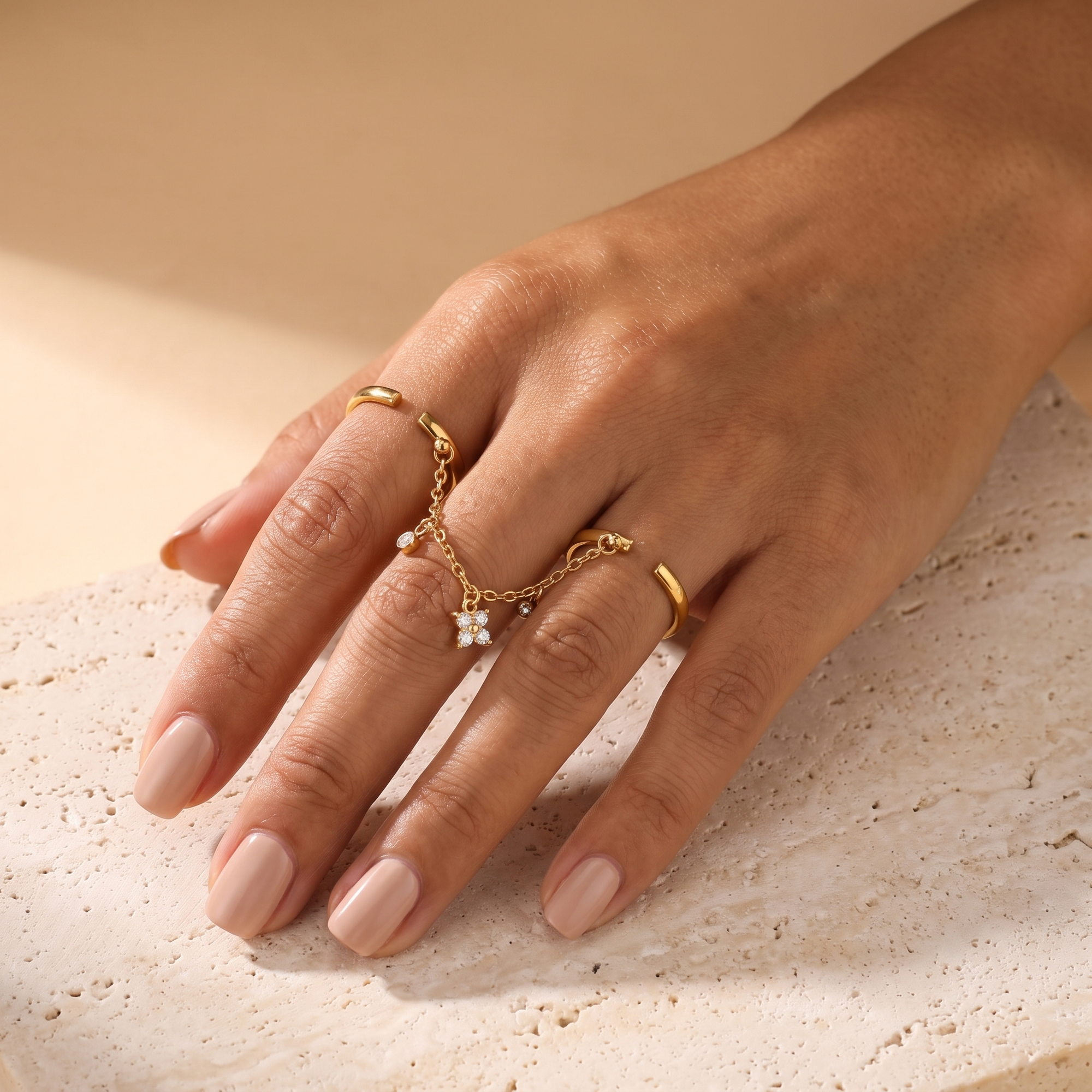 Bague Véga portée, Maison Sveltesse