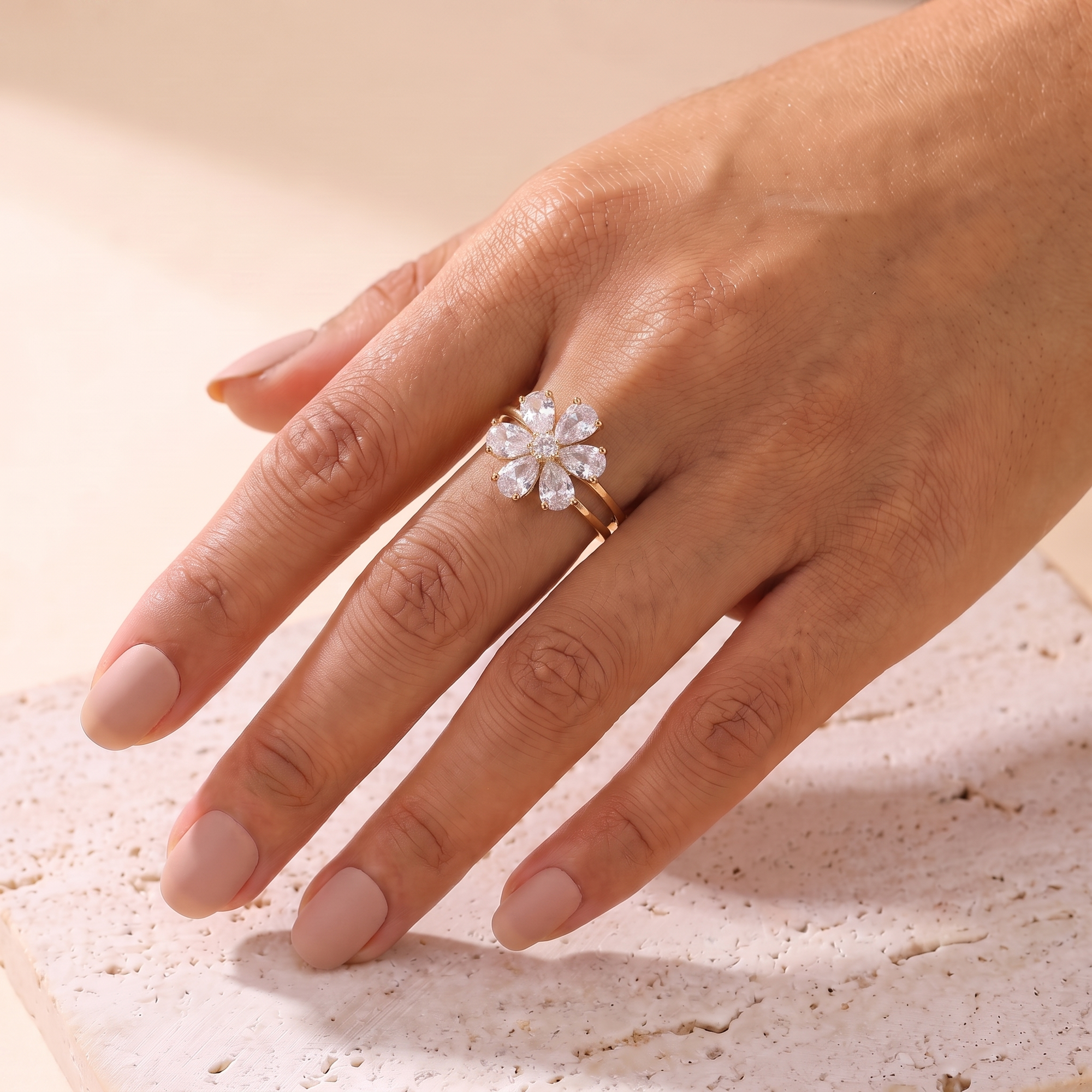 Bague Orbite portée, Maison Sveltesse