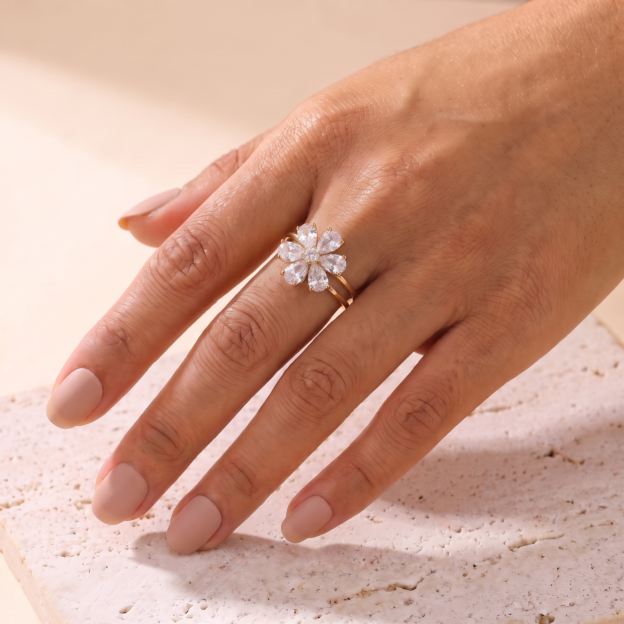 Bague Orbite portée, Maison Sveltesse