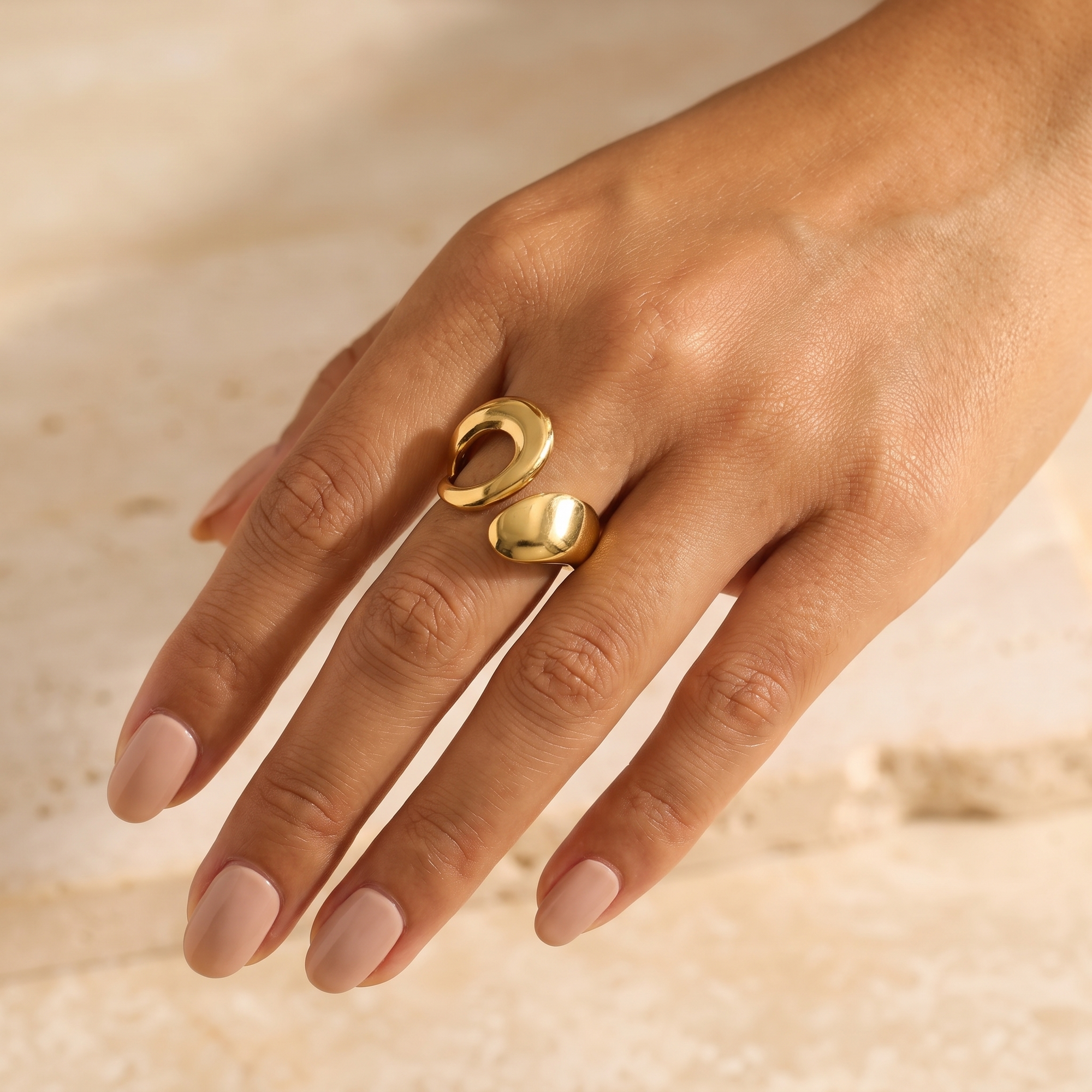 Bague Mercure portée, Maison Sveltesse