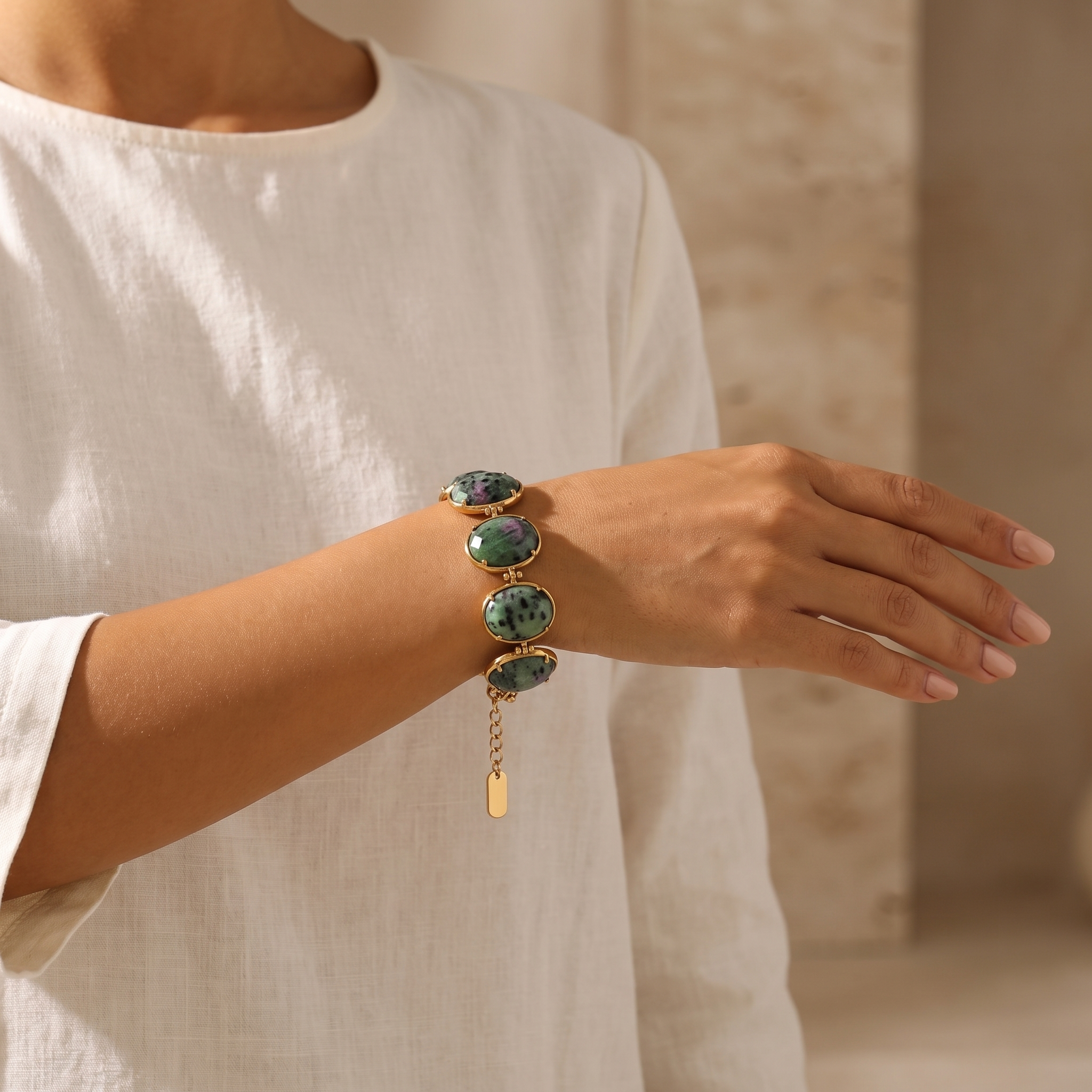 Bracelet Nébuleuse Jade porté, plan mannequin
