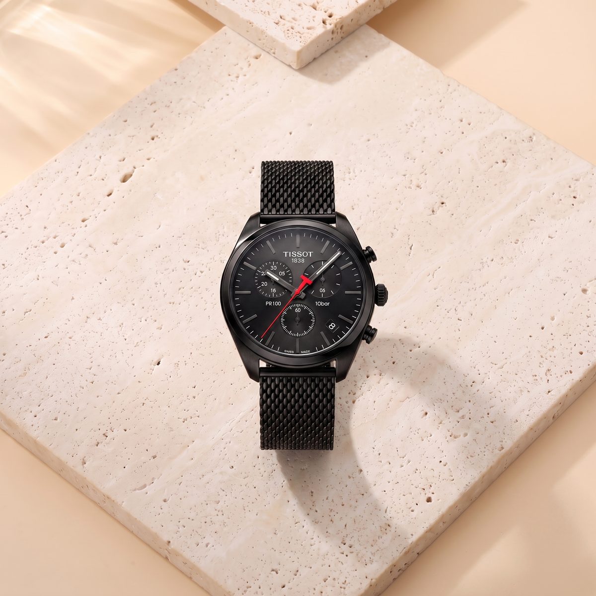 Montre Tissot PR100 Chronograph, fond travertin