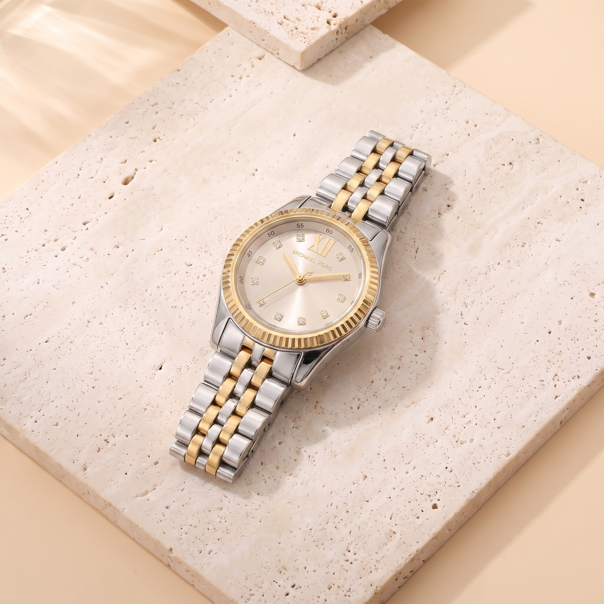 Montre Michael Kors Little Lexington Bicolore, fond travertin