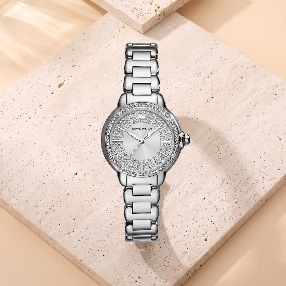 Montre Emporio Armani Mia, fond travertin