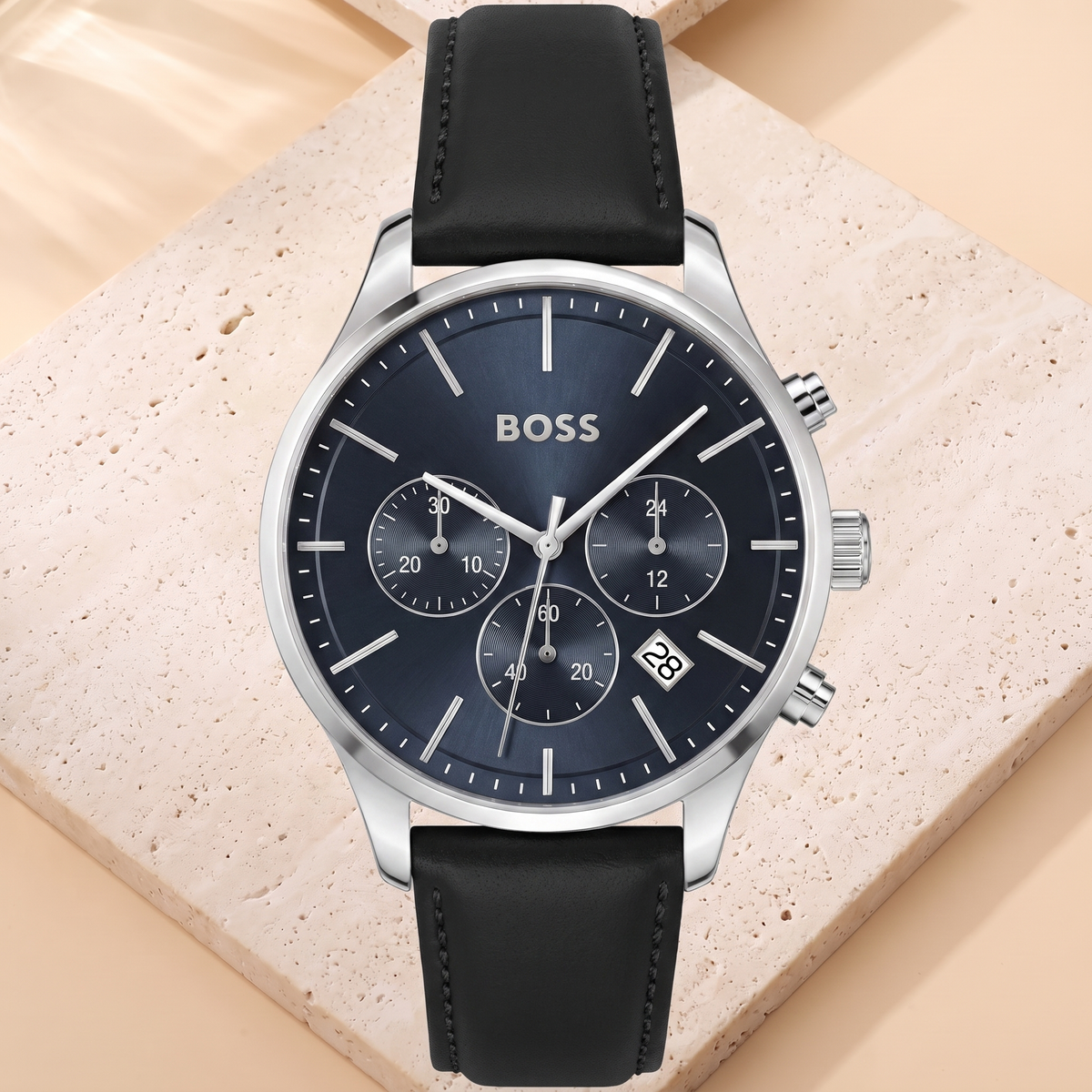 Montre Hugo Boss Avery Chronograph, fond travertin