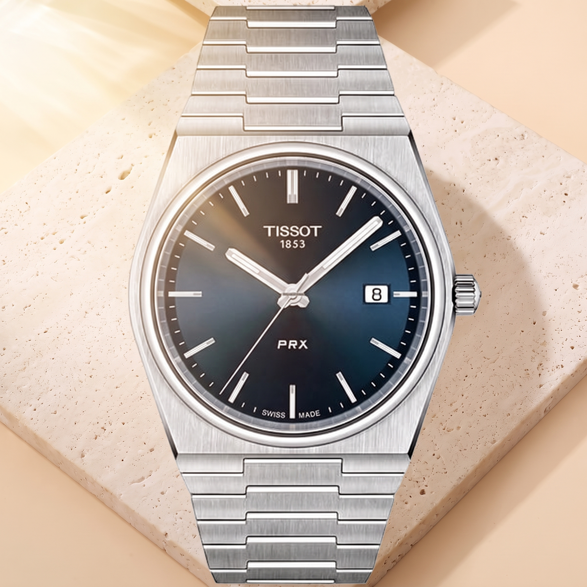 Tissot PRX Midnight, fond travertin