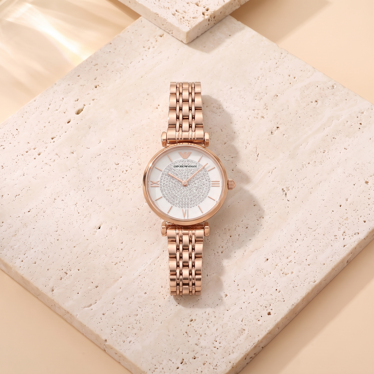 Emporio Armani Gianni Rose, fond travertin